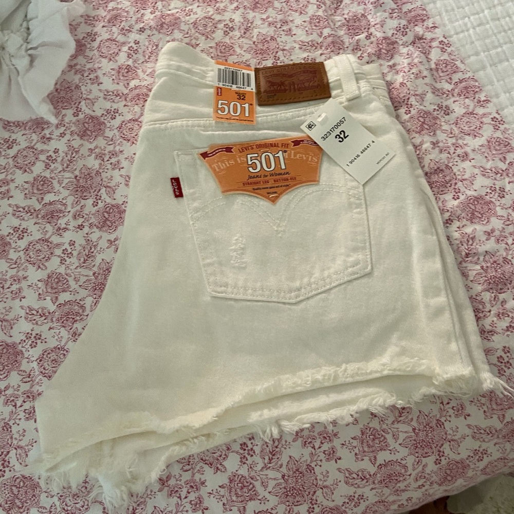 NWT Levi Shorts
